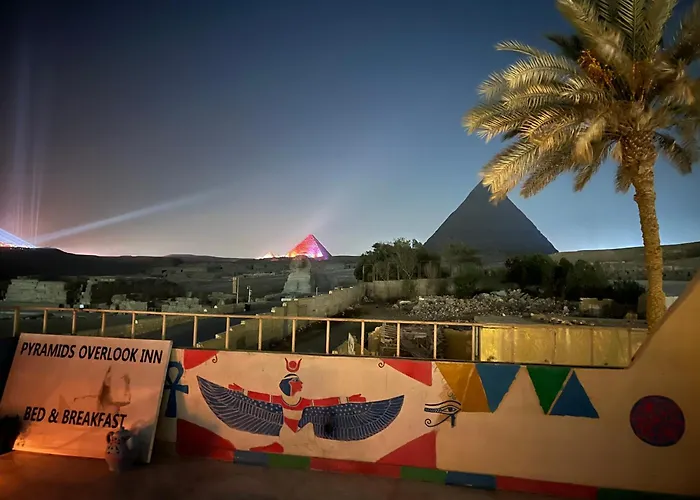 Pyramids Overlook Inn